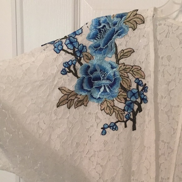Lace Appliqué Tassels Kimono Coverup - Picture 4 of 8